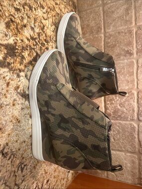 BNIB CCOCCI Camouflage Green Brown High-Top Sneakers